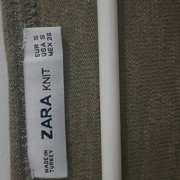 ZARA khaki size 8 (m -l) short sleeved top - Picture 2 of 4